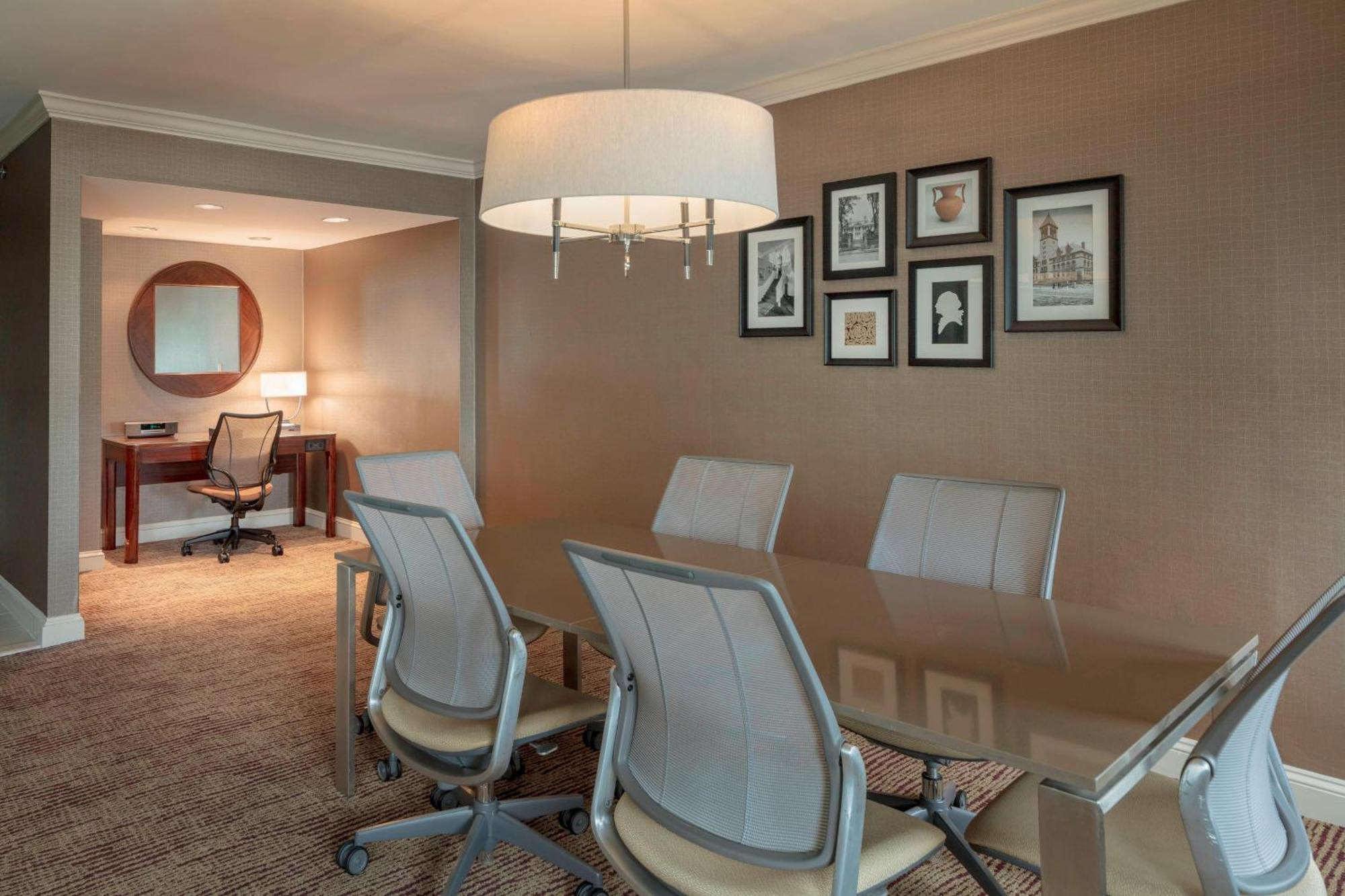 Sheraton Commander Hotel Кеймбридж Екстериор снимка