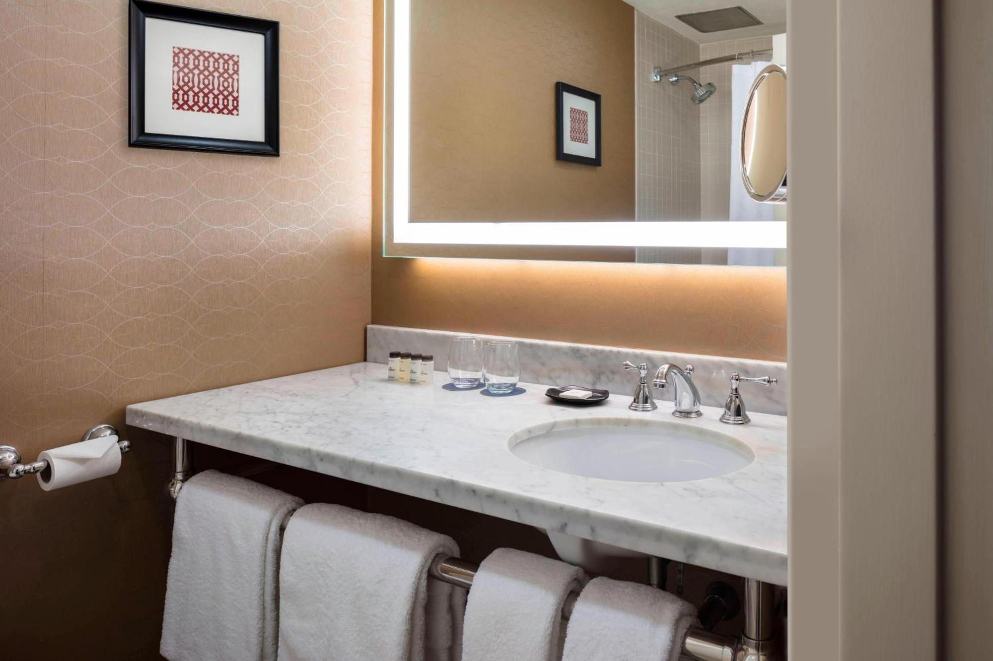 Sheraton Commander Hotel Кеймбридж Екстериор снимка