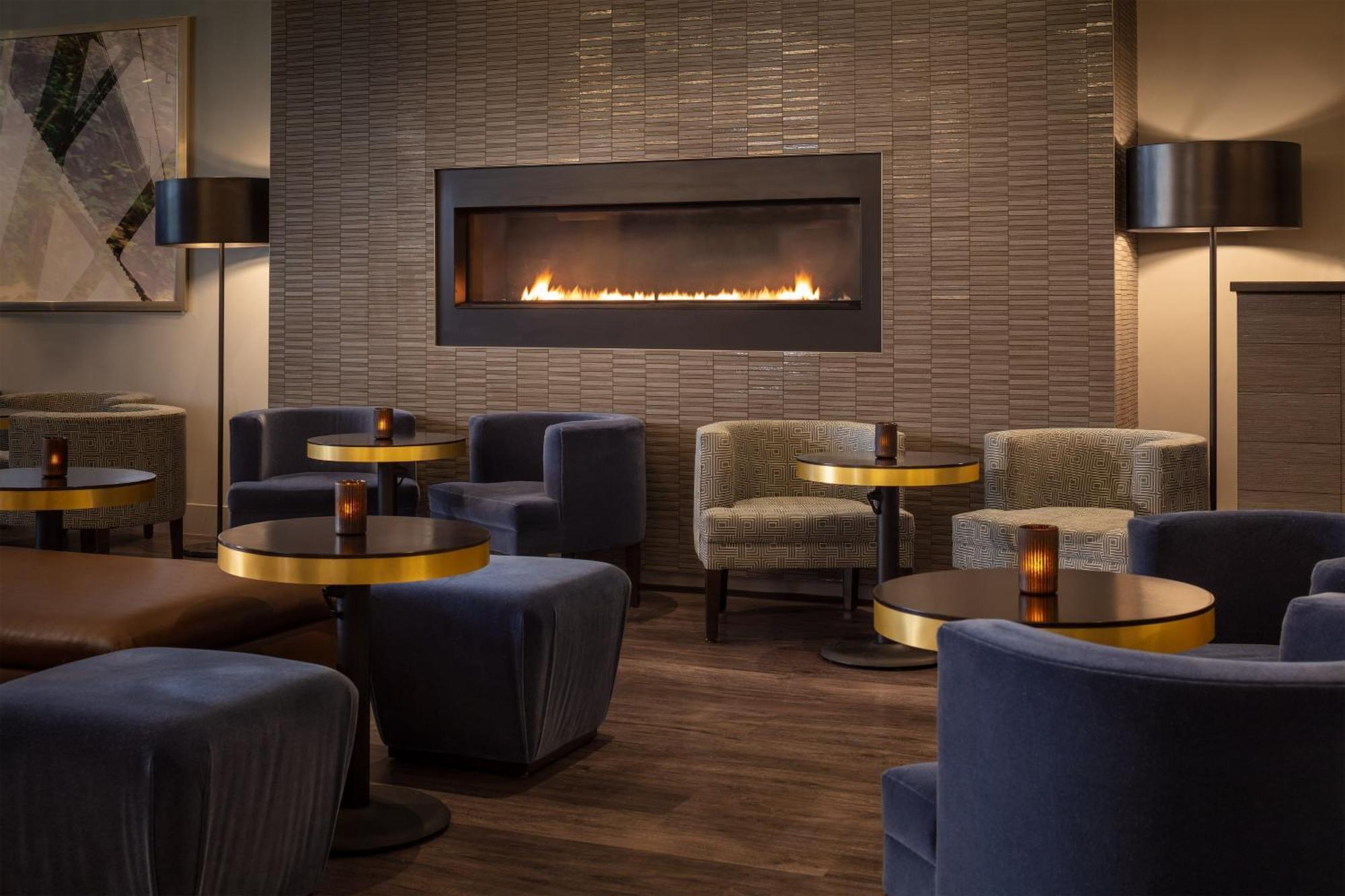 Sheraton Commander Hotel Кеймбридж Екстериор снимка