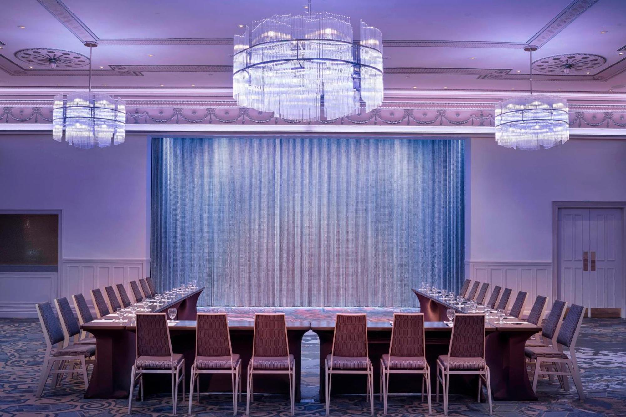 Sheraton Commander Hotel Кеймбридж Екстериор снимка