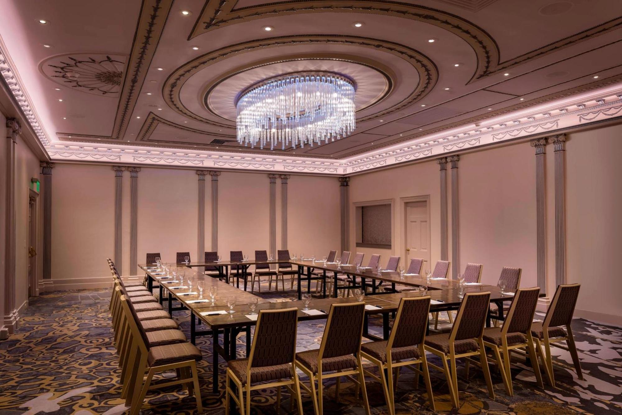 Sheraton Commander Hotel Кеймбридж Екстериор снимка